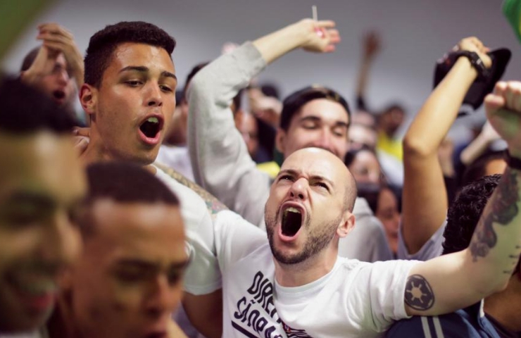 Le fasciste Jair Bolsonaro est en tête au Brésil.