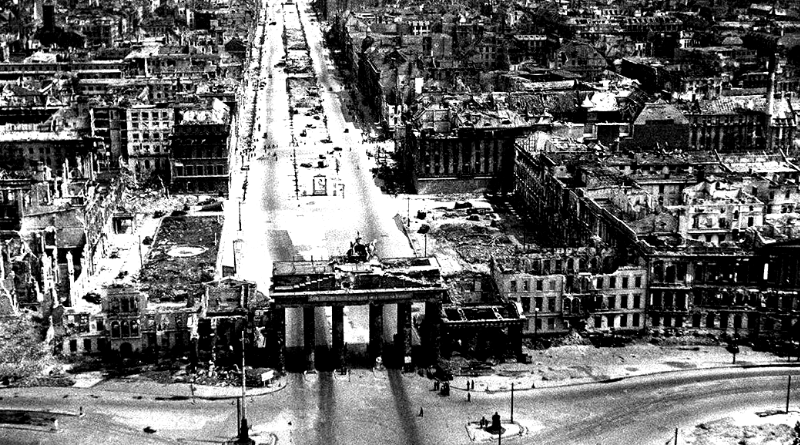 75e anniversaire de la fin de la guerre en Europe. Partie première : La triple guerre.