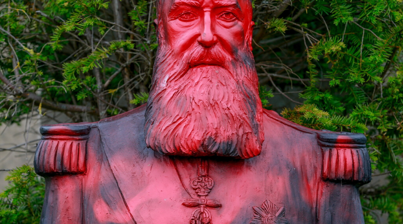 L&rsquo;histoire statufiée.