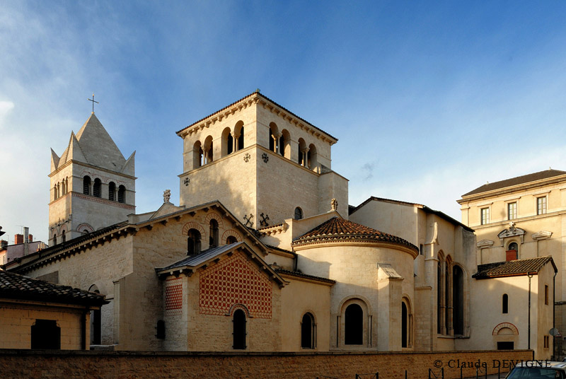 La chasse aux sorcières continue.